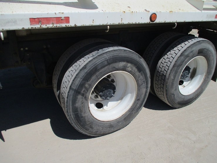 2014-freightliner-114sd-image-27