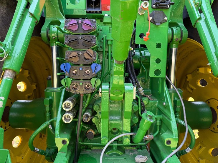 2021-john-deere-8r-340-image-52