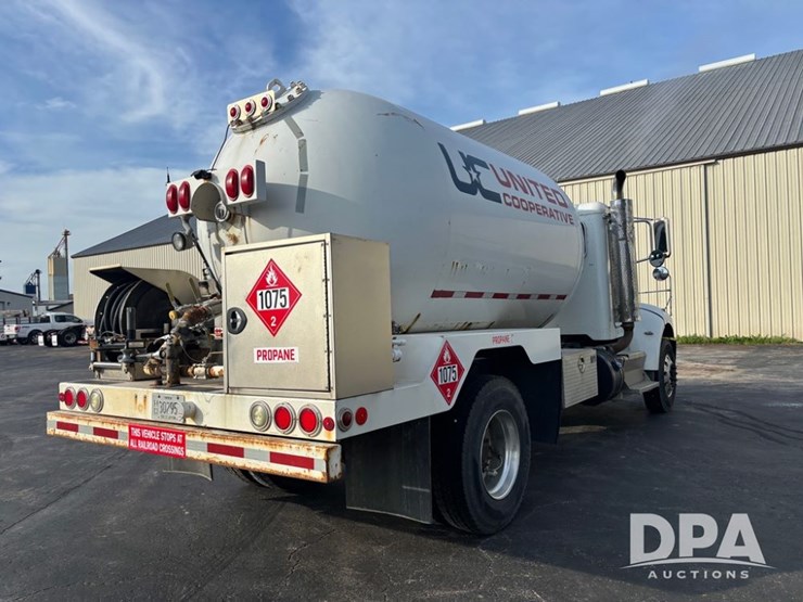 2013-peterbilt-337-image-10