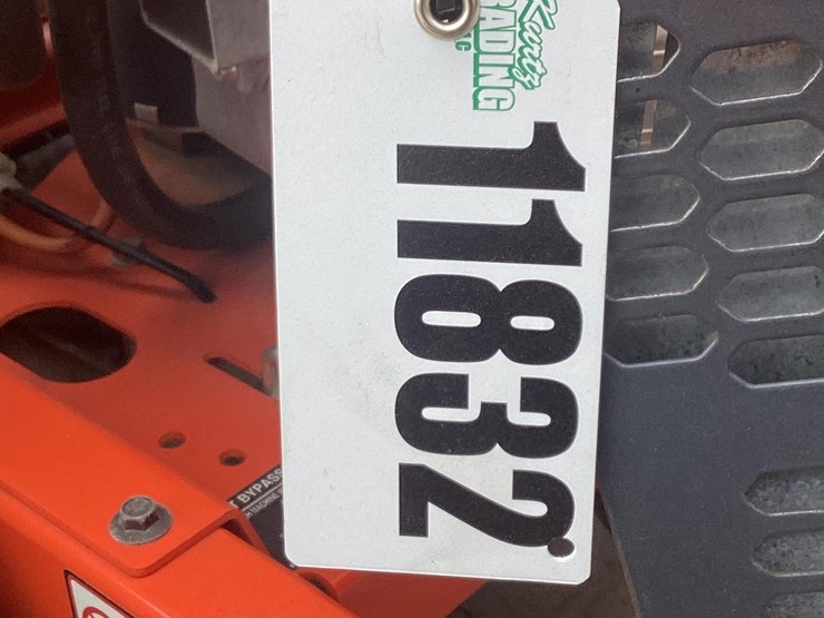 2015-kubota-z122e-image-14