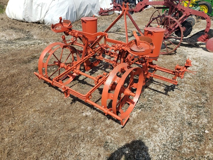 ac-black-hawk-2-row-planter-image-4