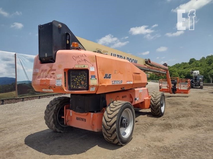 2013-jlg-1200sjp-image-31