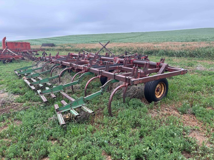 massey-ferguson-126-image-3