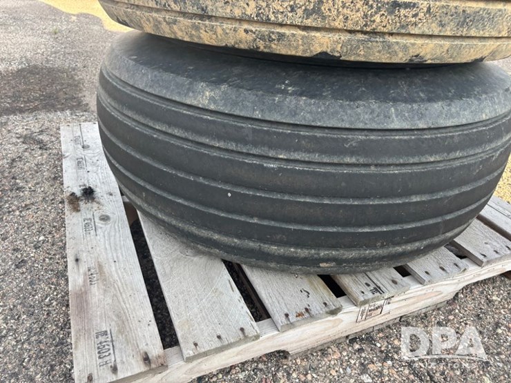 implement-tire-(dr11906)-image-7
