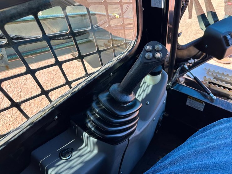 2014-terex-v200s-image-33