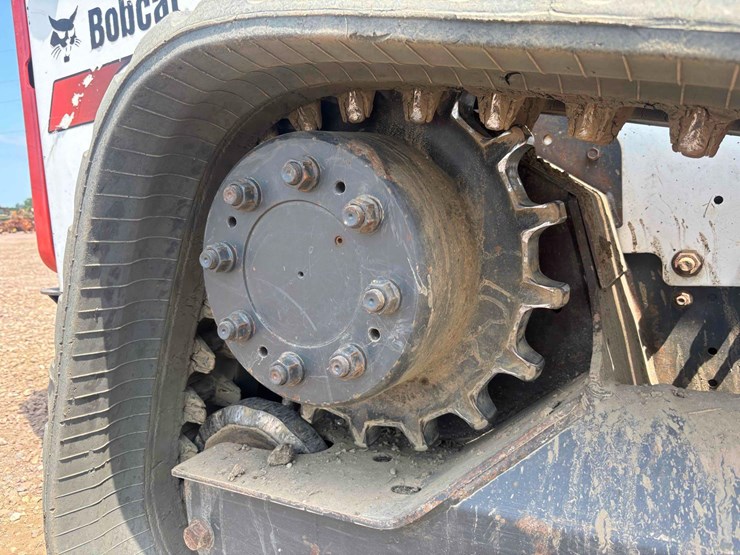 2017-bobcat-t750-image-32