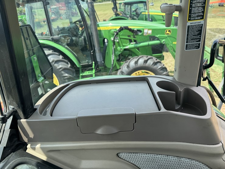 2020-john-deere-6105e-image-12