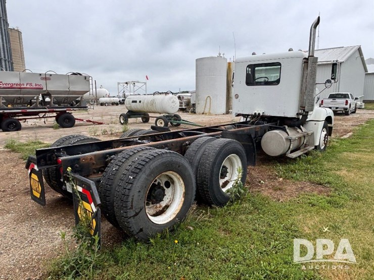 2000-freightliner-truck-(gp11021,-unit-398)-image-9
