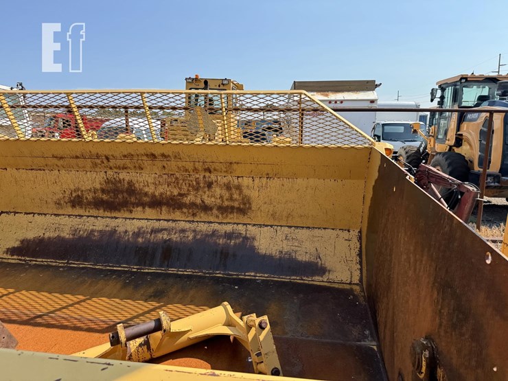 2000-deere-1812c-image-23