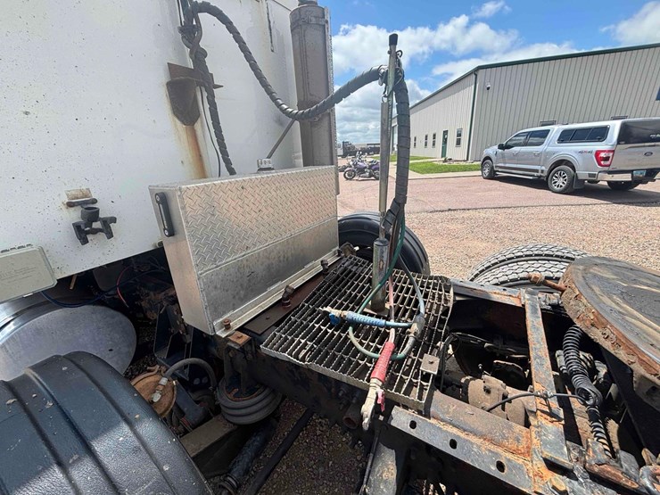 2007-mack-vision-cxn613-image-16