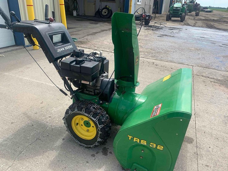 john-deere-trs32-snowblower-image-3