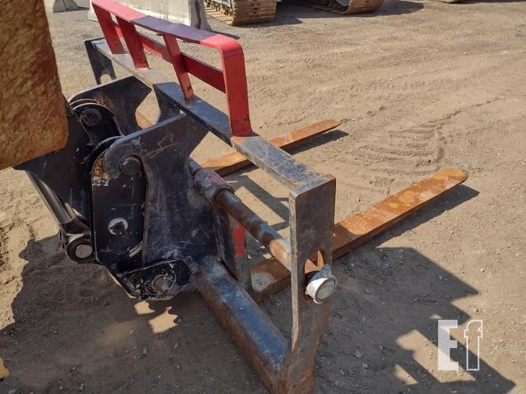 2019-caterpillar-tl1055d-image-17