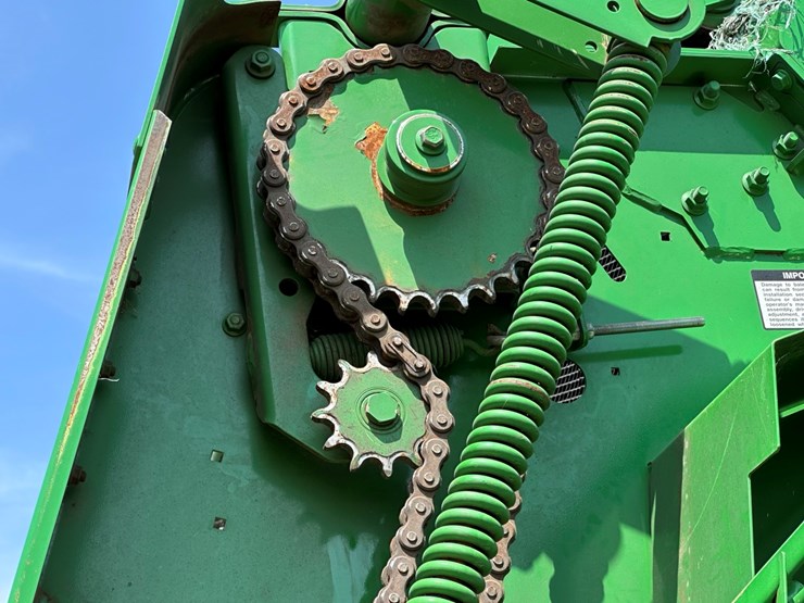 2018-john-deere-560m-image-13