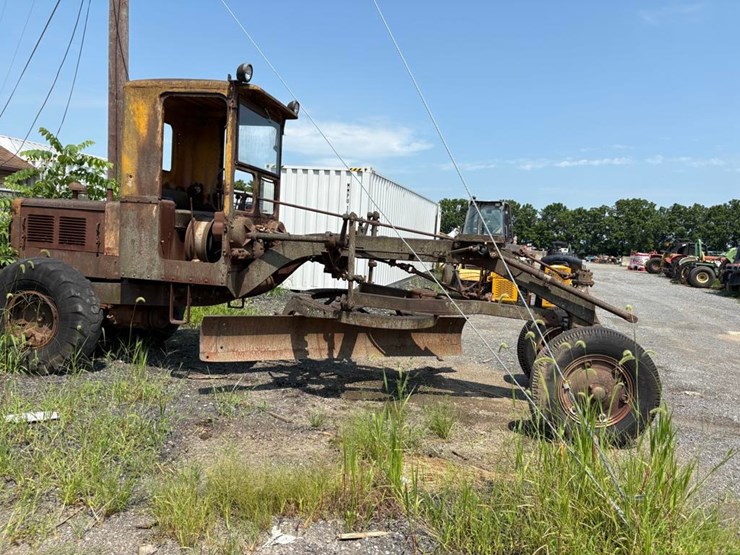 caterpillar-2wd-gator-image-6