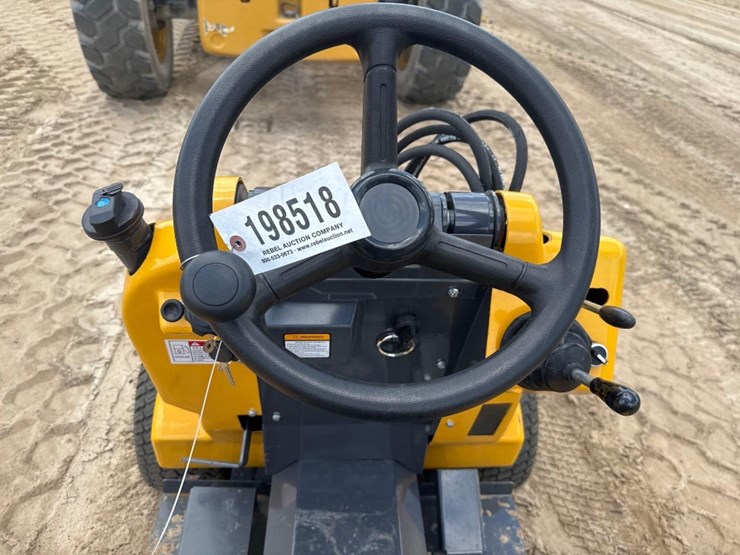 2024-agt-industrial-hr-230-3-wheel-loader-image-17