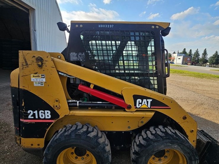 2001-caterpillar-216b-image-2