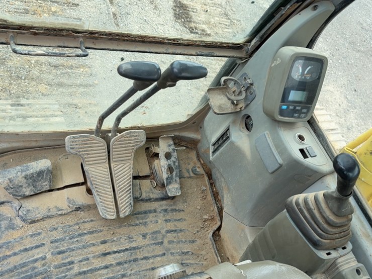 kobelco-sk135sr-lc-image-15