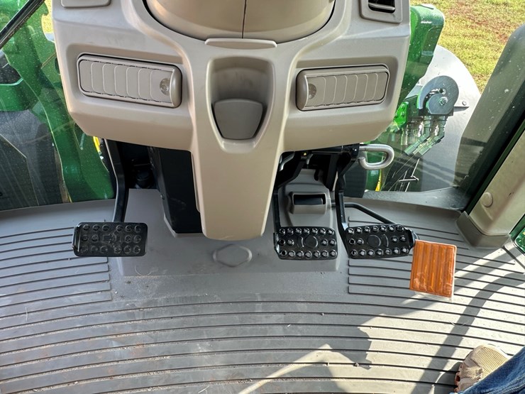 2024-john-deere-6140m-image-26