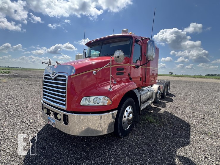 2007-mack-vision-cx613-image-1