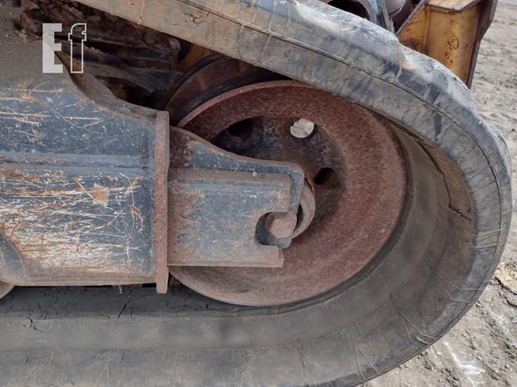2020-deere-331g-image-21