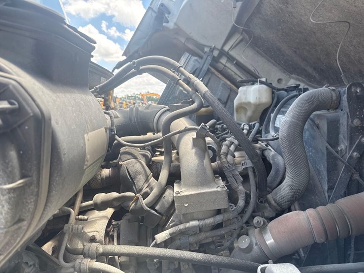 2018-hino-258-image-28
