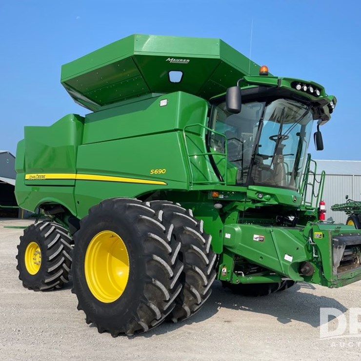 2016 JOHN DEERE S690