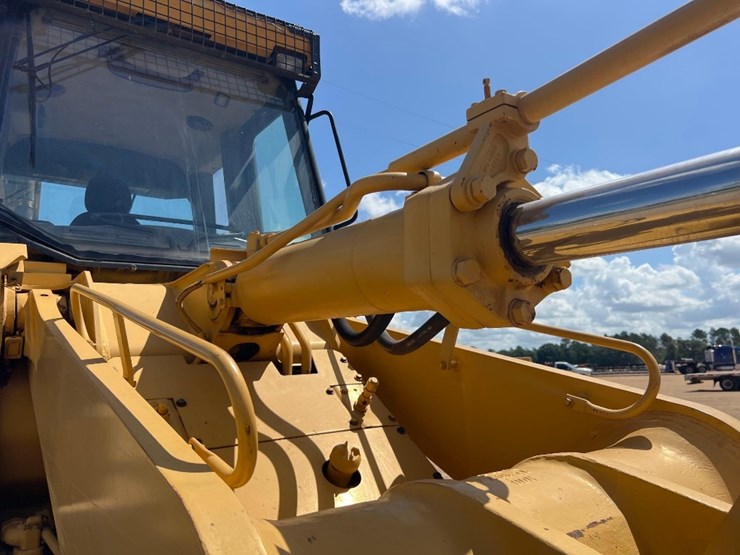 2004-caterpillar-963c-image-30