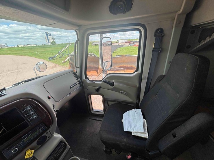 2007-mack-vision-cxn613-image-42