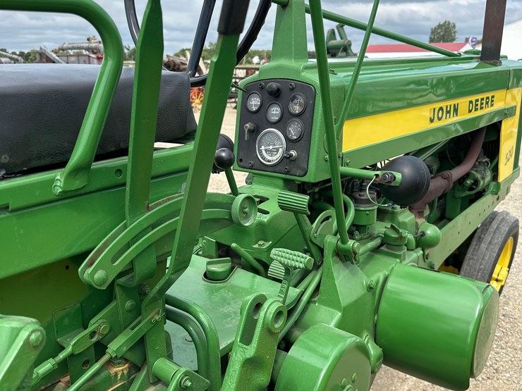 john-deere-520-image-10