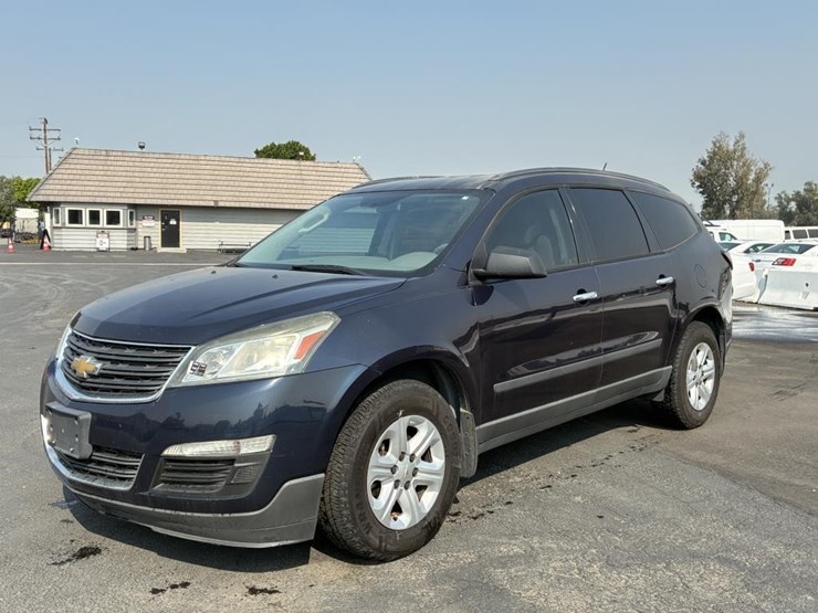 2017-chevrolet-traverse-image-2
