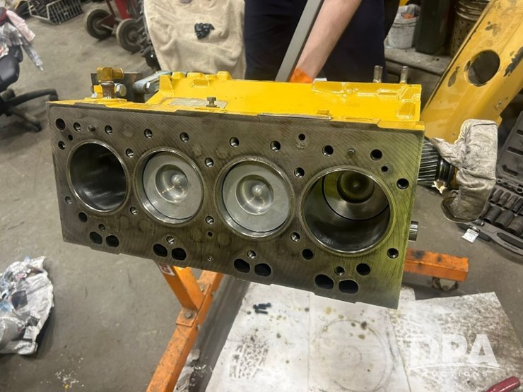 caterpillar-416c-image-12
