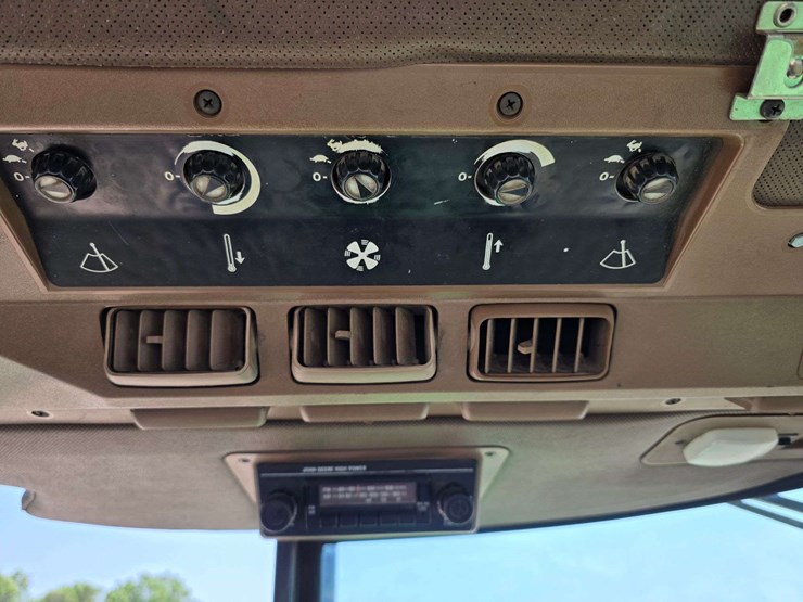 1988-john-deere-4650-image-41