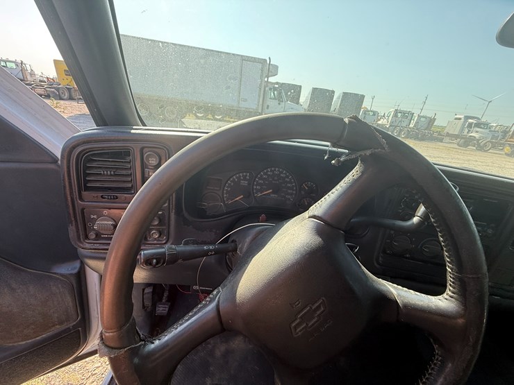 2002-chevrolet-1500-image-52