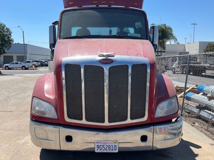 2018-peterbilt-579-image-11