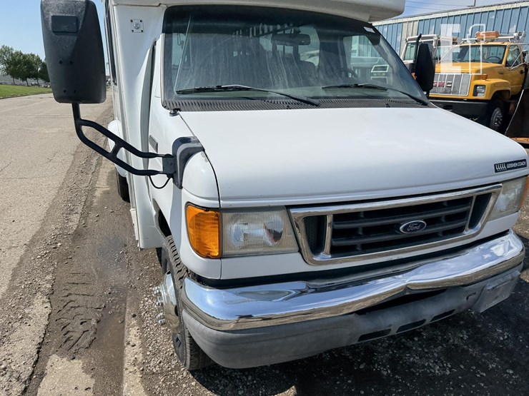 2007-ford-e350-image-16