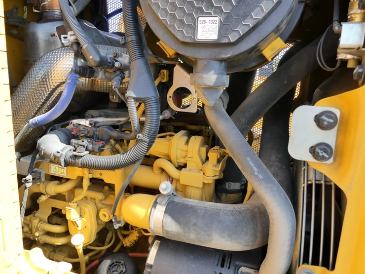 2020-caterpillar-d1-image-12
