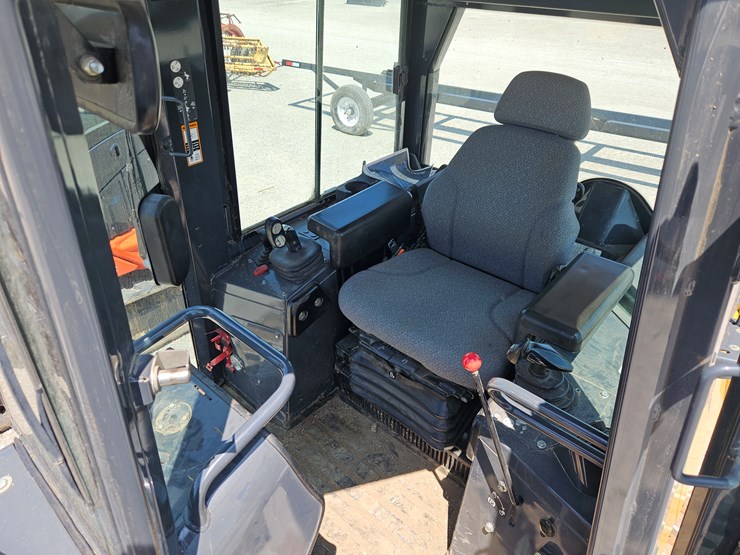 2016-deere-450j-lgp-image-12