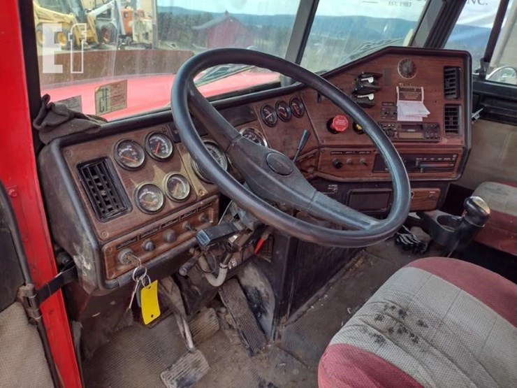 2003-freightliner-fld112-image-12