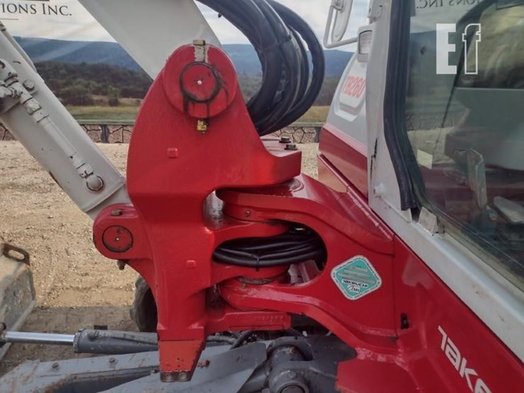 2018-takeuchi-tb260-image-28