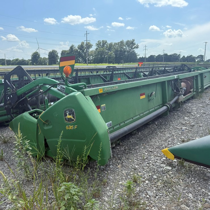 JOHN DEERE 635F