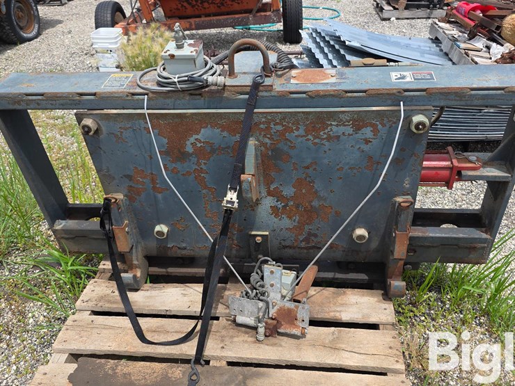h-r-manufacturing-cat-3-w-navigation-system-image-2