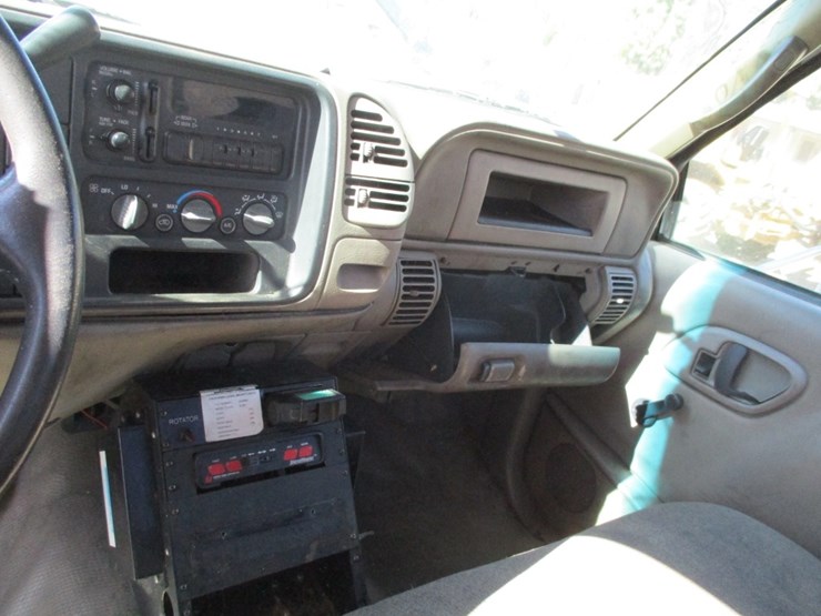 2002-chevrolet-3500hd-image-8