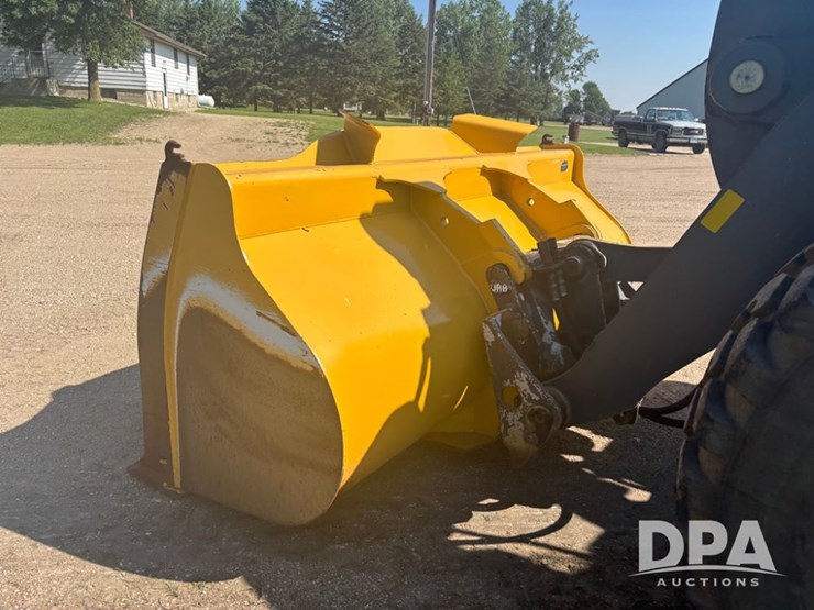2015-deere-624k-image-74