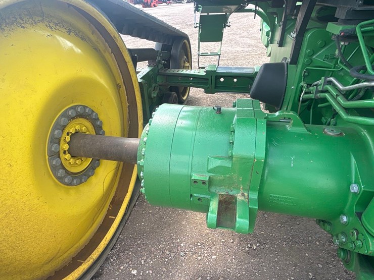 2013-john-deere-8360rt-image-27