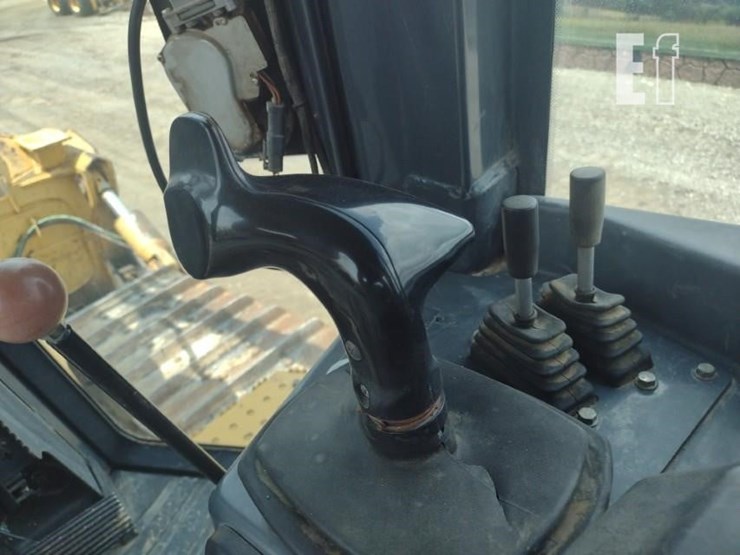 2011-deere-850k-image-11