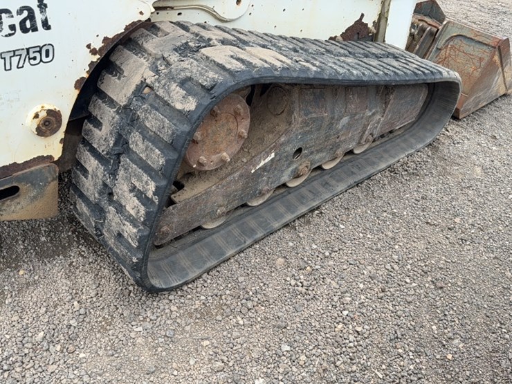 2011-bobcat-t750-image-5