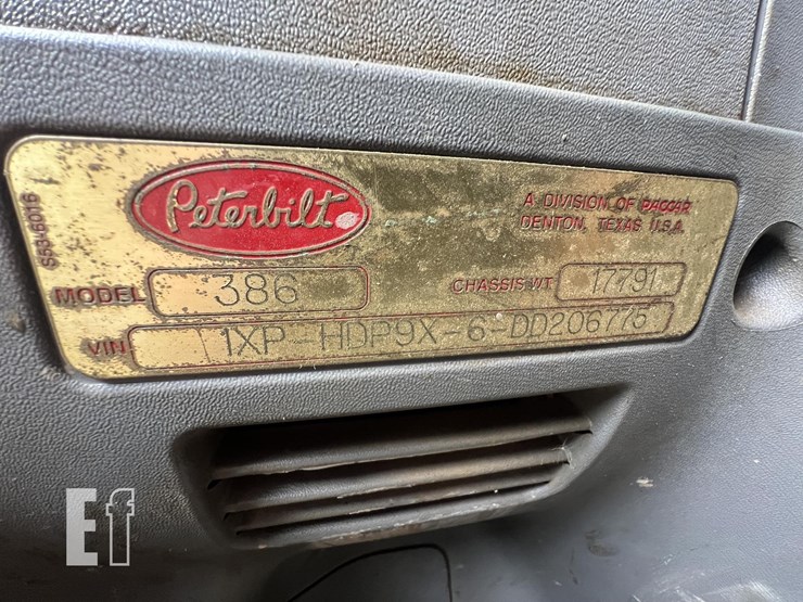 2013-peterbilt-386-image-19