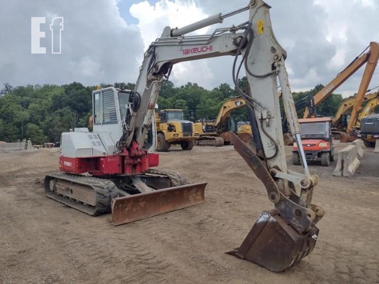 2015-takeuchi-tb280fr-image-43