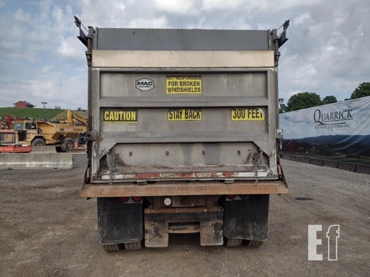 2017-freightliner-122sd-image-4