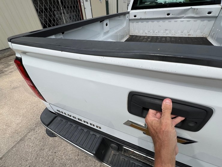 2015-chevrolet-silverado-2500hd-image-42
